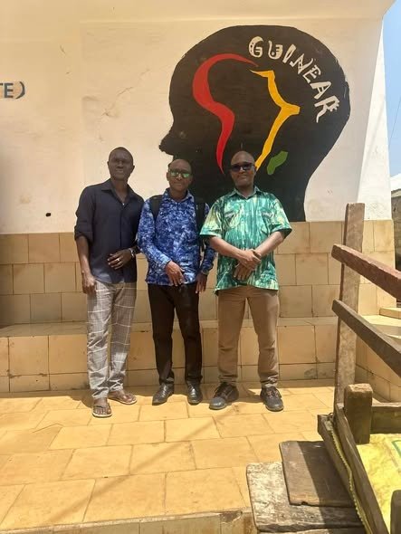 Representantes de ONG en Guinea durante evaluación oficial de proyectos